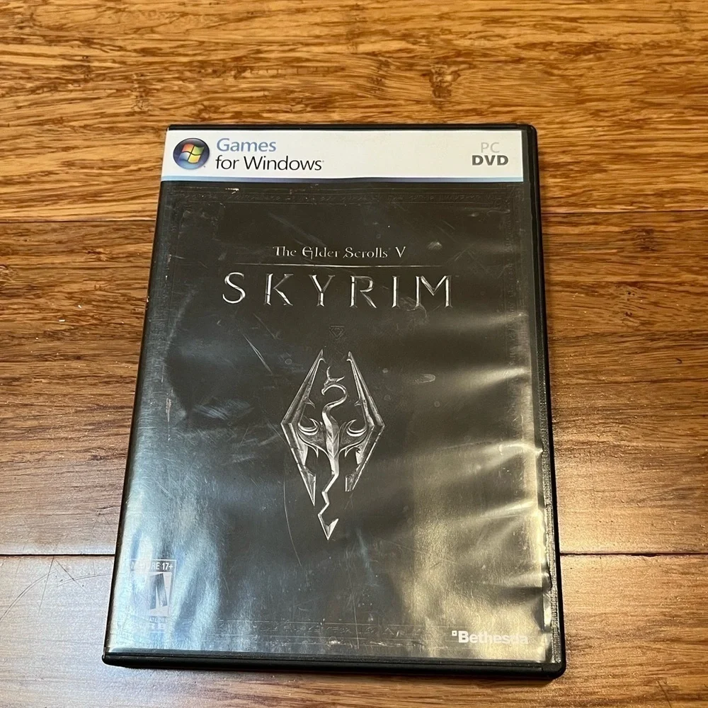 SKYRIM PC DVD game for windows w/ original MAP, case, and instruction booklet